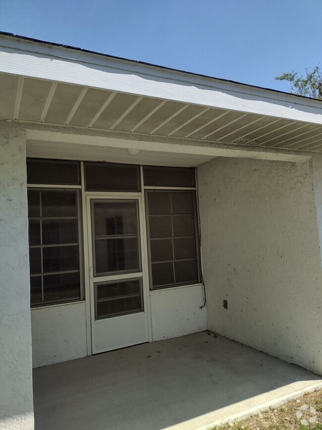 Building Photo - 4221 NE 32nd Cir