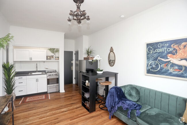 Combo de exterior del apartamento - Devonshire Apartments in Downtown Indianapolis