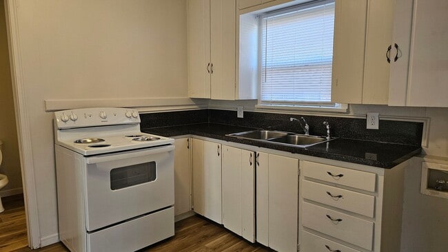 Building Photo - Jean Street 4 Plex