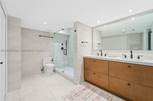 Building Photo - 520 Brickell Key Dr