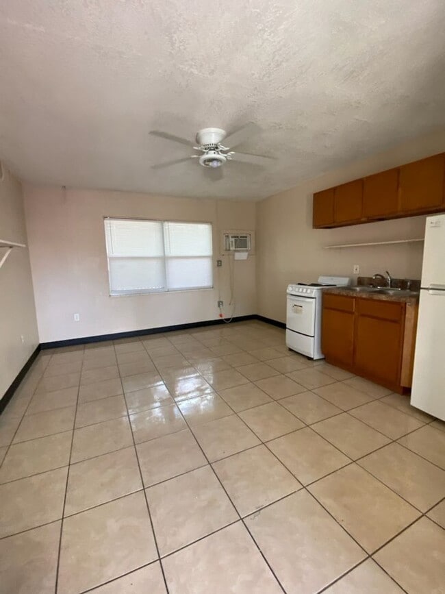 Building Photo - Studio Apartment