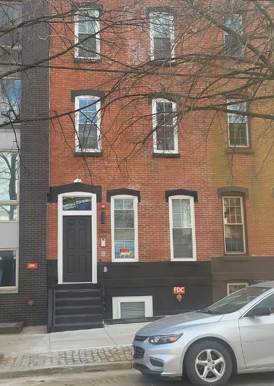 Foto del edificio - 2540 W Girard Ave