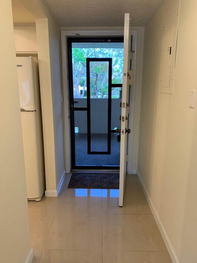 Foto del edificio - 3212 Strawflower Way