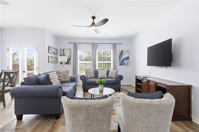 Foto del edificio - 7510 Lazy Creek Dr
