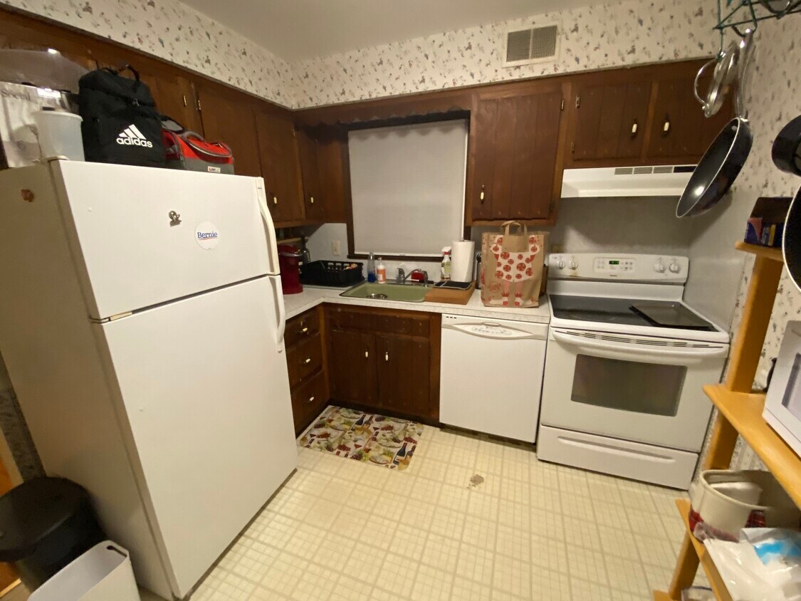 Primary Photo - 116 Sweet Briar Dr