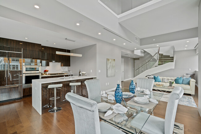 Welcome to Penthouse 1018 - 800 Ave at Port Imperial Blvd
