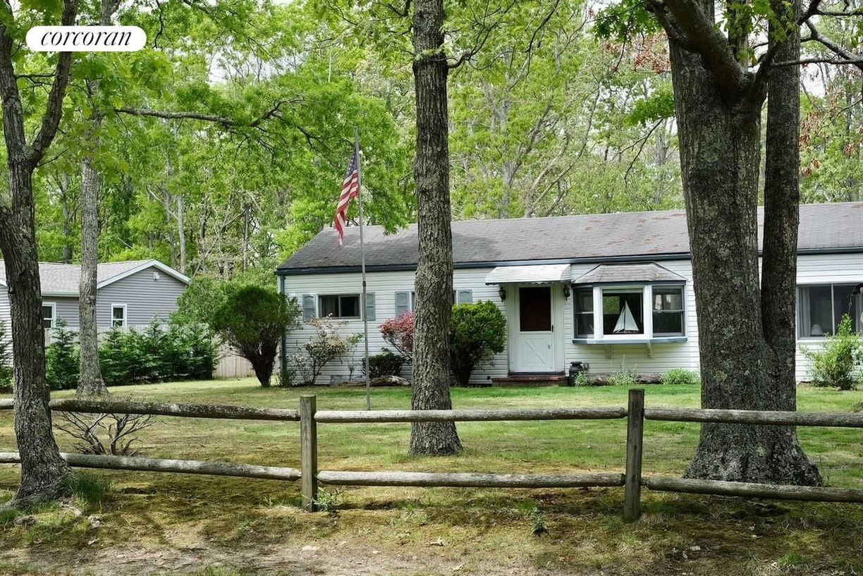 27 Matthews Dr, Long Island, NY 11972 House Rental in Long Island, NY