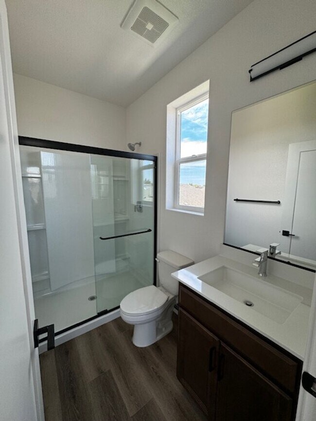 Foto del edificio - Brand New Studio Available Now!  1/2 off 1...