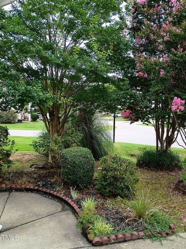 Building Photo - Sought After Riverwood Townhome!