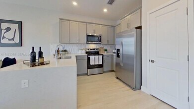 Building Photo - 17132 SW 2nd Cir