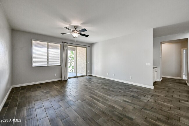 Building Photo - 2414 E Hazeltine Way