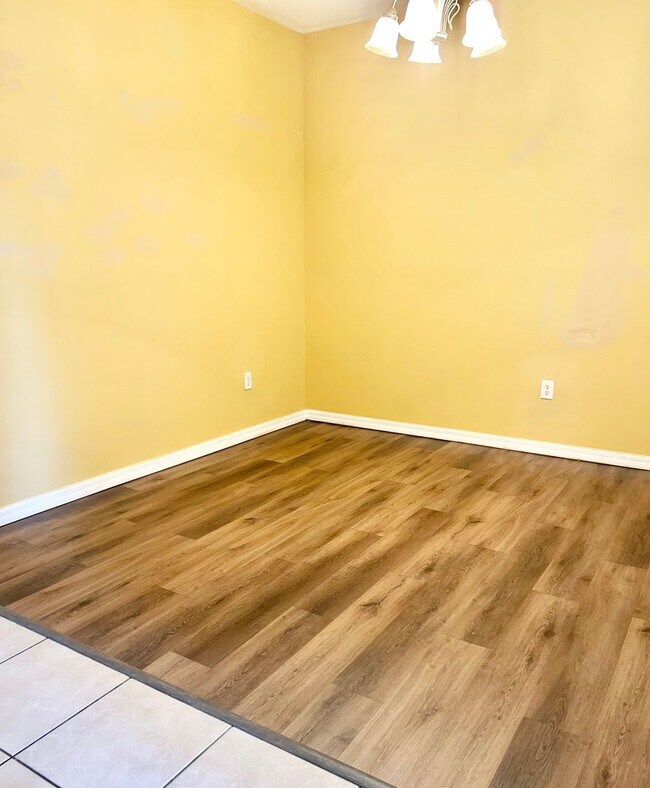Building Photo - Beautiful Home in Parkview at Lake Shore