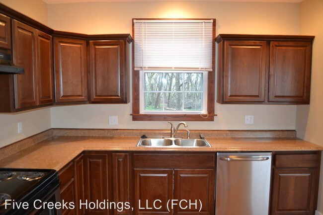 Building Photo - 4 br, 1.5 bath House - 669 16th