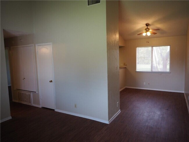 Building Photo - 403 Janis Dr