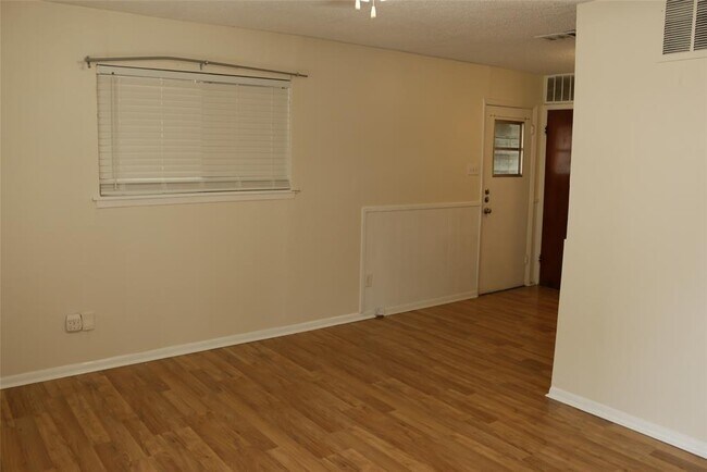 Foto del edificio - 2713 St Edwards Cir