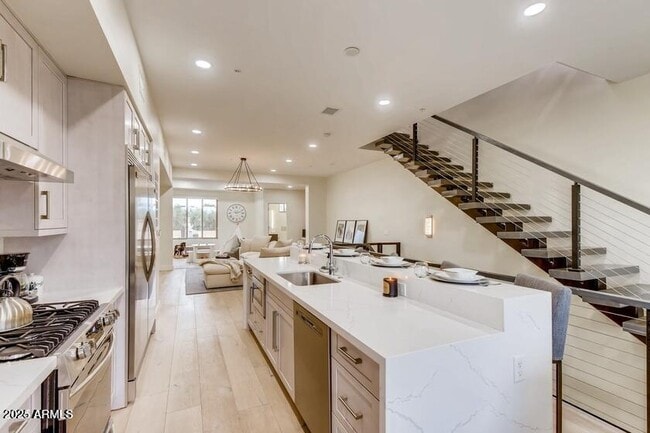 Foto del edificio - 7788 E Main St