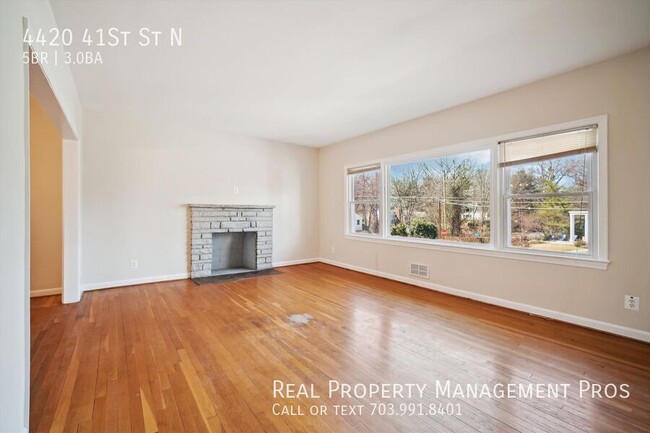 Foto del edificio - 4420 41st St N