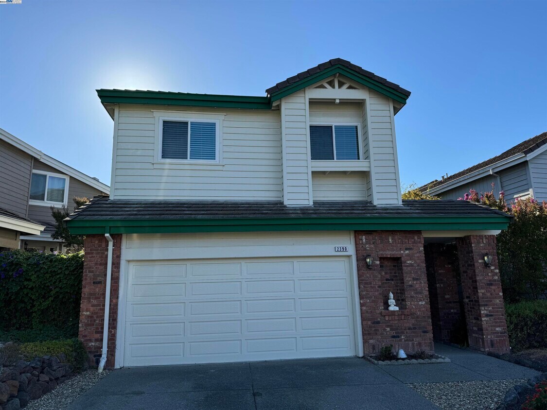 Primary Photo - 2390 Canyon Lakes Dr