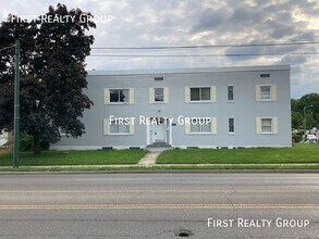 Building Photo - 2921 N Main St