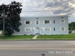 Building Photo - 2921 N Main St