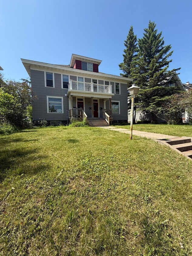 Foto principal - 2107-2107 E 5th St