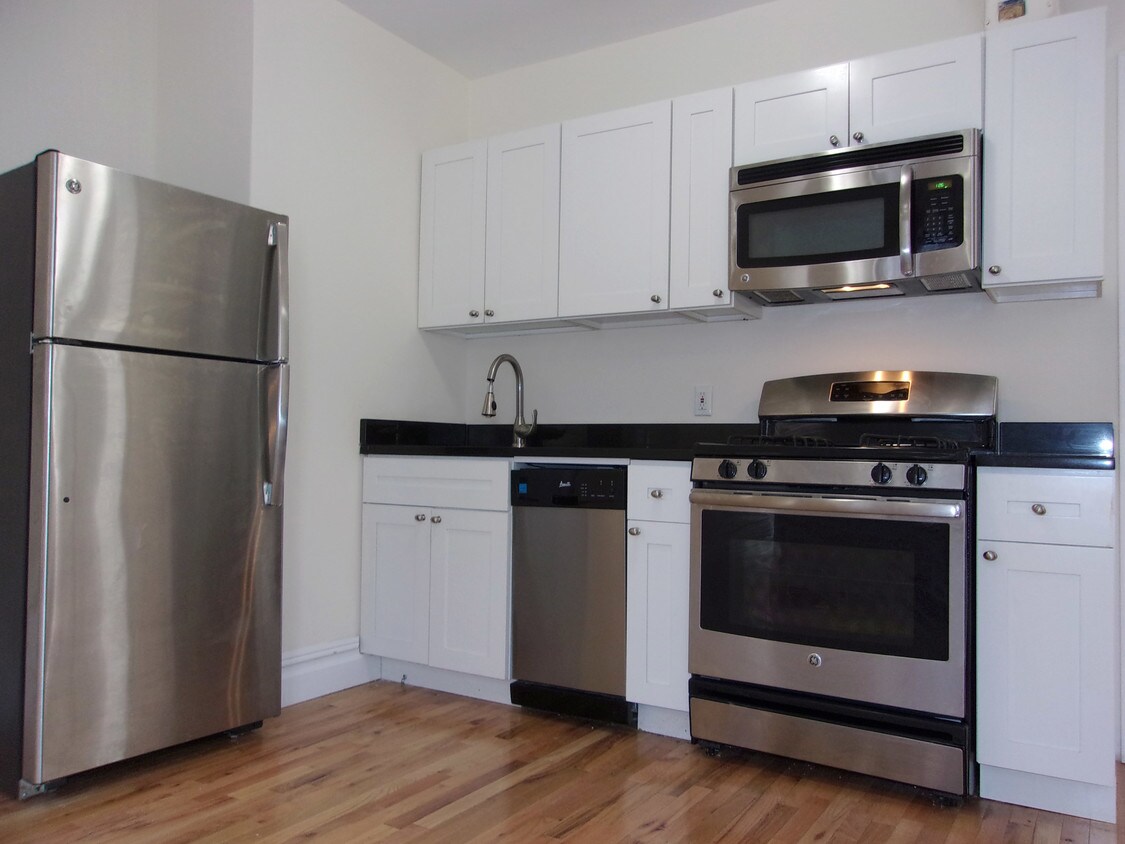 Primary Photo - 40 Saint Nicholas Pl