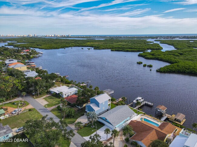 Foto del edificio - 5947 Riverside Dr