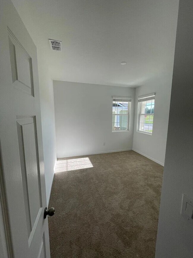 Building Photo - Gated Community of Waterbrooke