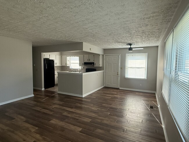 Foto del edificio - 8175 Old Farm Ln