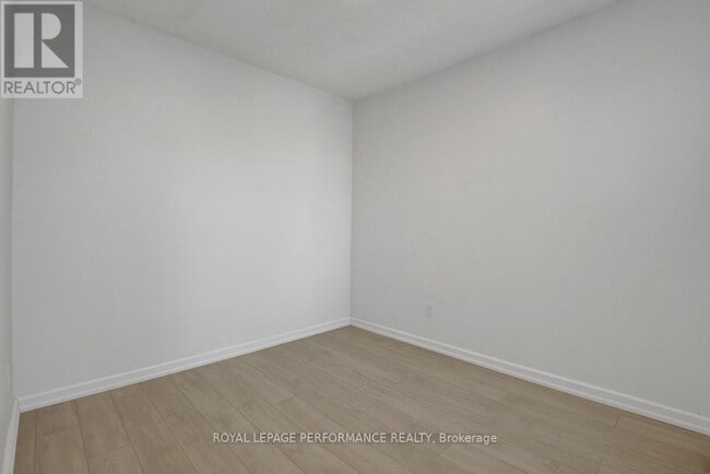 Building Photo - 9 Larch St