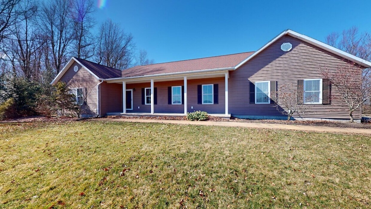 Primary Photo - Beautiful county home, ranch with extra bu...