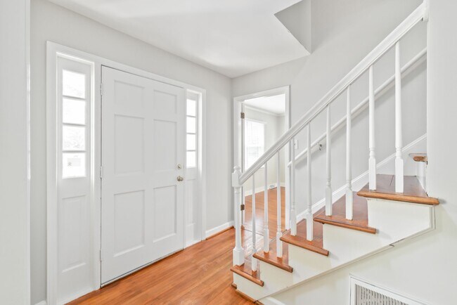 Foto del edificio - 3 Bedroom home in Coventry Woods!