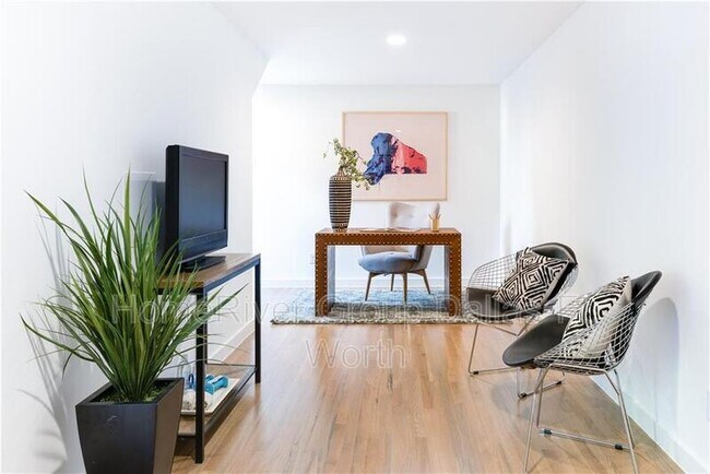 Building Photo - 1604 Zoe Pl