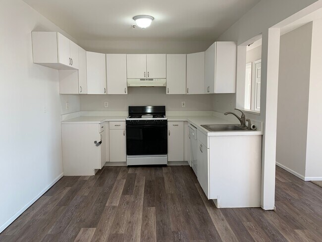 Building Photo - 708 Tallwood Ln