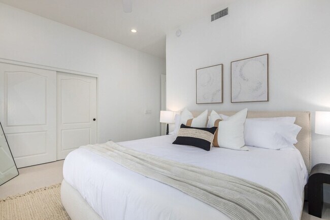 Foto del edificio - 6033 E Anderson Dr