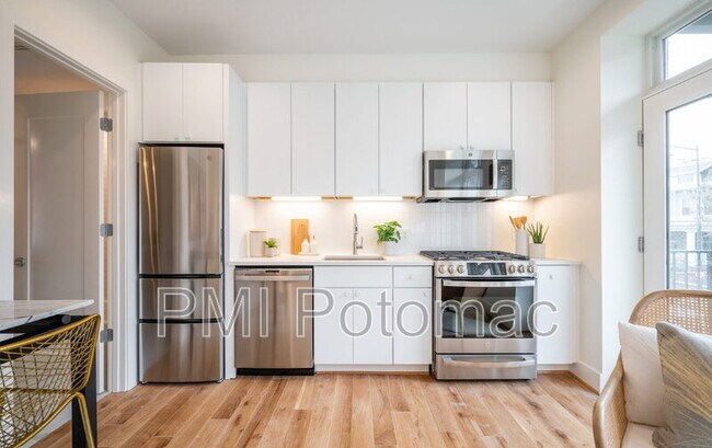 Foto del edificio - 2419 Ontario Rd NW