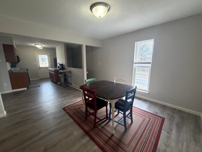 Foto del edificio - 202 Wheaton Ct