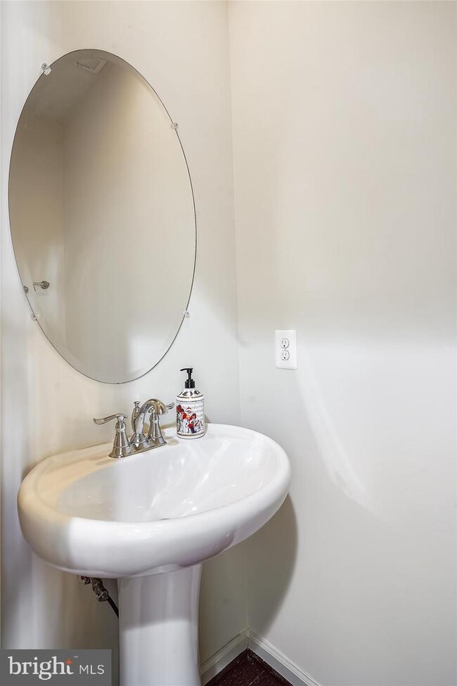 Building Photo - 13957 Estuary Dr