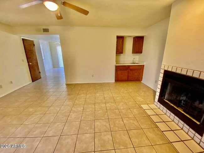 Building Photo - 13643 N Hamilton Dr