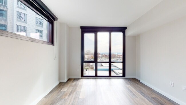 Interior Photo - The MO