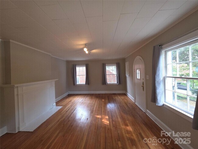 Foto del edificio - 2429 Commonwealth Ave