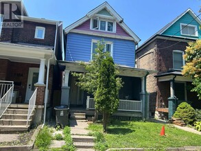 Building Photo - 120 Lansdowne Ave