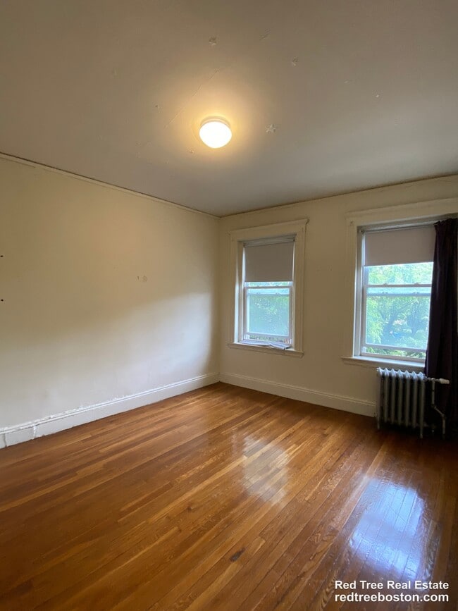 Building Photo - 235 Park Dr
