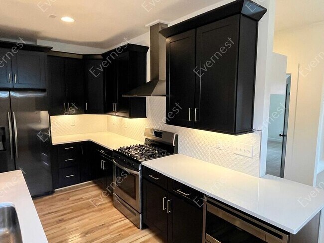 Foto del edificio - 549 B Moore Ave