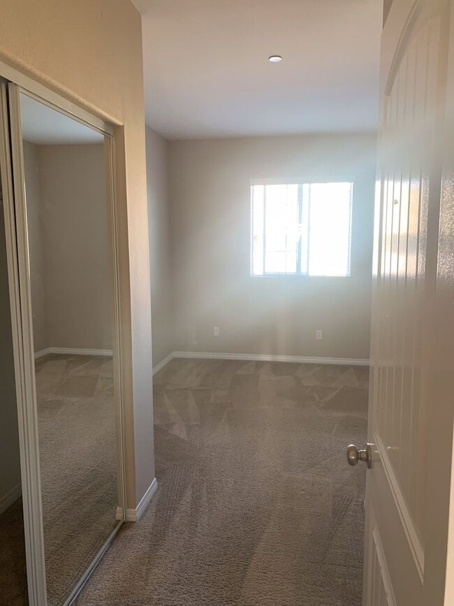 Building Photo - Riverpark Community