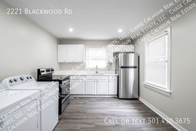Foto del edificio - 2221 Blackwood Rd