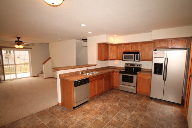 Fully equipped Kitchenk - 4902 Algonquin Dr