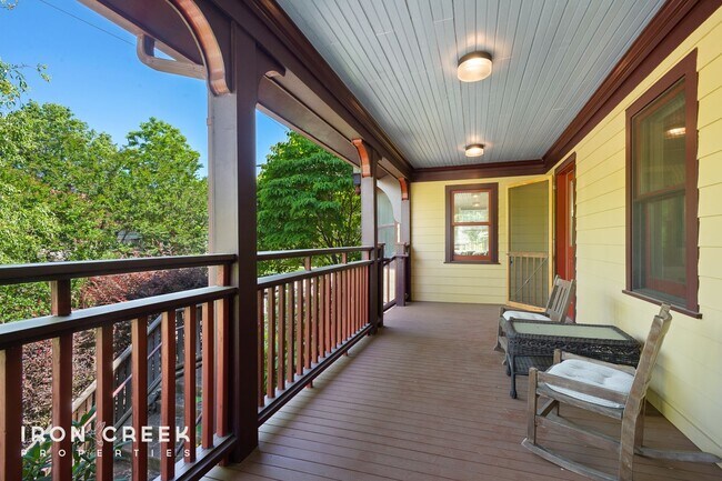 Foto del edificio - Stunning Furnished Rental in Historic Mont...