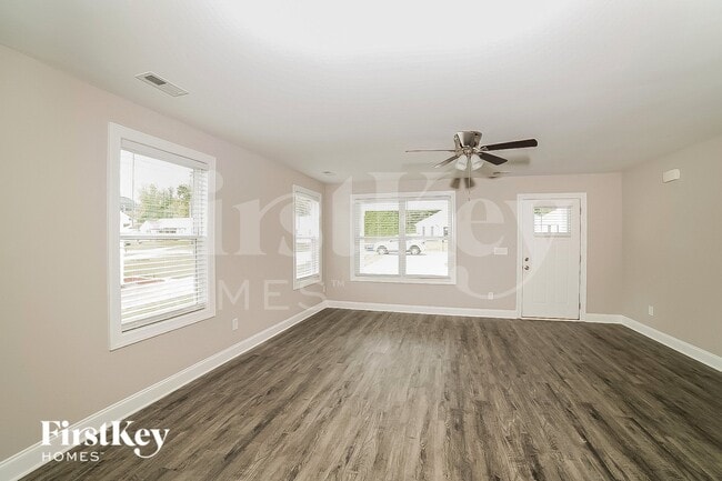 Building Photo - 131 Fir Dr