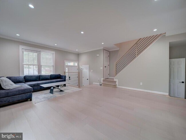 Foto del edificio - 3642 Ransom Pl